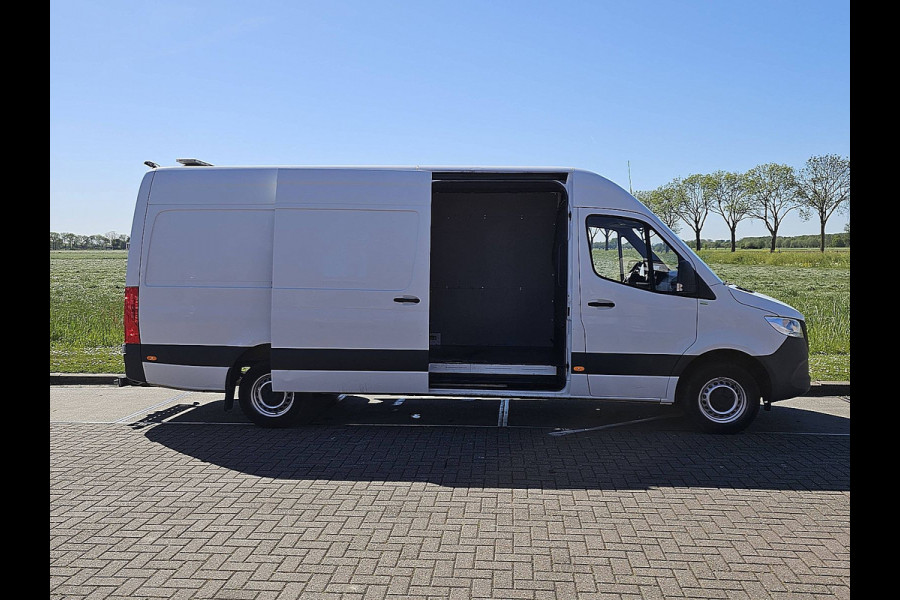 Mercedes-Benz Sprinter 317 L3H2 3.5T Trekhaak Mbux Camera 170Pk Euro6 Airco! L3H2 3.5T-AHG Mbux Camera 170Pk Euro6 Airco!