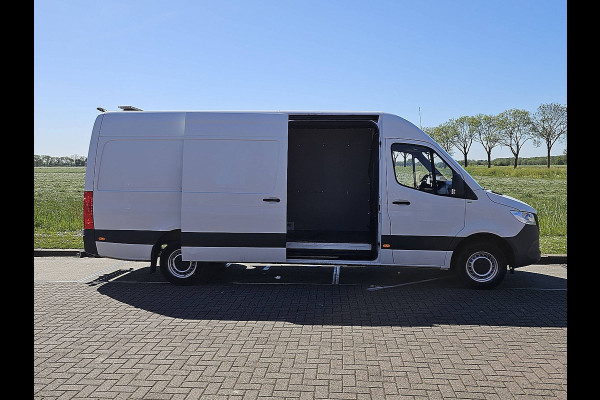 Mercedes-Benz Sprinter 317 L3H2 3.5T Trekhaak Mbux Camera 170Pk Euro6 Airco! L3H2 3.5T-AHG Mbux Camera 170Pk Euro6 Airco!