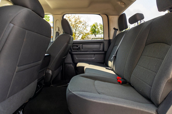 Dodge Ram 1500 5.7 V8 4x4 Crew Cab Big Horn Trekhaak I LPG I Sidebars I CarPlay I BTW I NAP