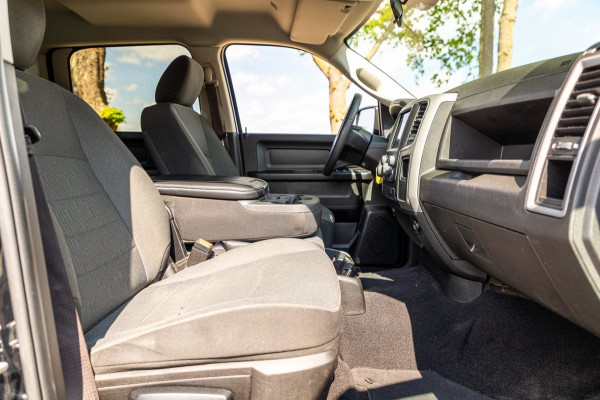 Dodge Ram 1500 5.7 V8 4x4 Crew Cab Big Horn Trekhaak I LPG I Sidebars I CarPlay I BTW I NAP