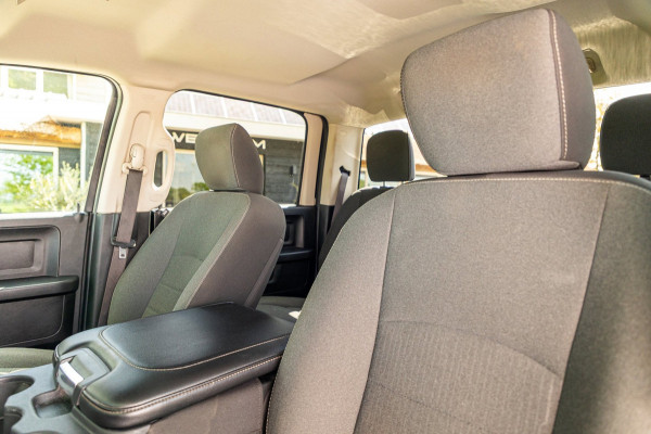 Dodge Ram 1500 5.7 V8 4x4 Crew Cab Big Horn Trekhaak I LPG I Sidebars I CarPlay I BTW I NAP