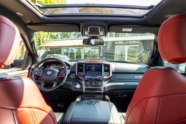 Dodge Ram 1500 5.7 V8 4x4 Crew Cab Rebel Panoramadak I Leder zwart rood I Camera I Nieuwe banden I LPG I Luchtvering I Trekhaak