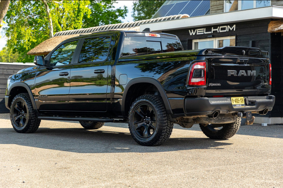 Dodge Ram 1500 5.7 V8 4x4 Crew Cab Rebel Panoramadak I Leder zwart rood I Camera I Nieuwe banden I LPG I Luchtvering I Trekhaak