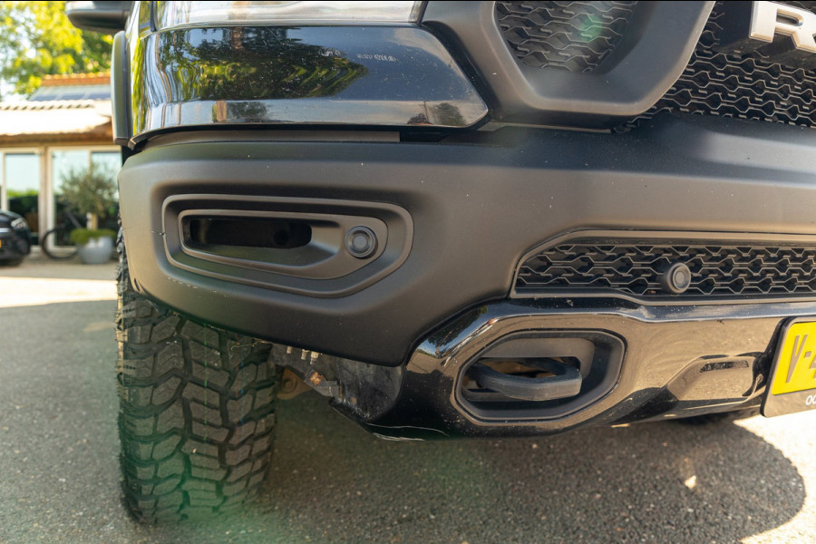 Dodge Ram 1500 5.7 V8 4x4 Crew Cab Rebel Panoramadak I Leder zwart rood I Camera I Nieuwe banden I LPG I Luchtvering I Trekhaak