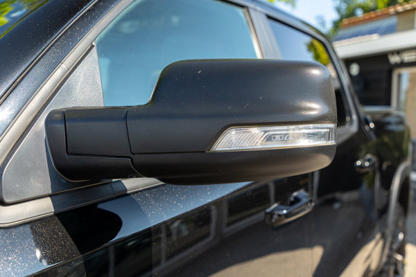 Dodge Ram 1500 5.7 V8 4x4 Crew Cab Rebel Panoramadak I Leder zwart rood I Camera I Nieuwe banden I LPG I Luchtvering I Trekhaak