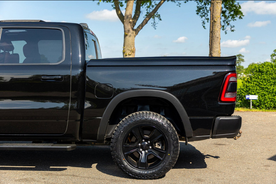 Dodge Ram 1500 5.7 V8 4x4 Crew Cab Rebel Panoramadak I Leder zwart rood I Camera I Nieuwe banden I LPG I Luchtvering I Trekhaak