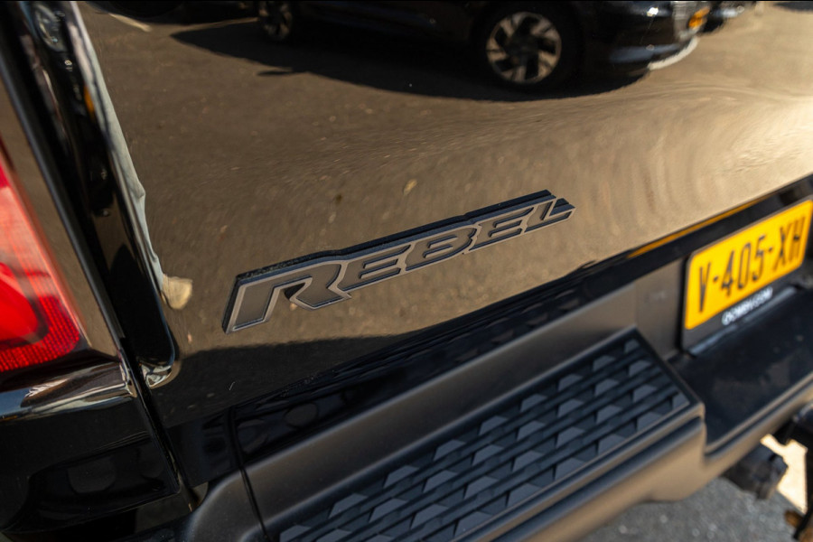 Dodge Ram 1500 5.7 V8 4x4 Crew Cab Rebel Panoramadak I Leder zwart rood I Camera I Nieuwe banden I LPG I Luchtvering I Trekhaak