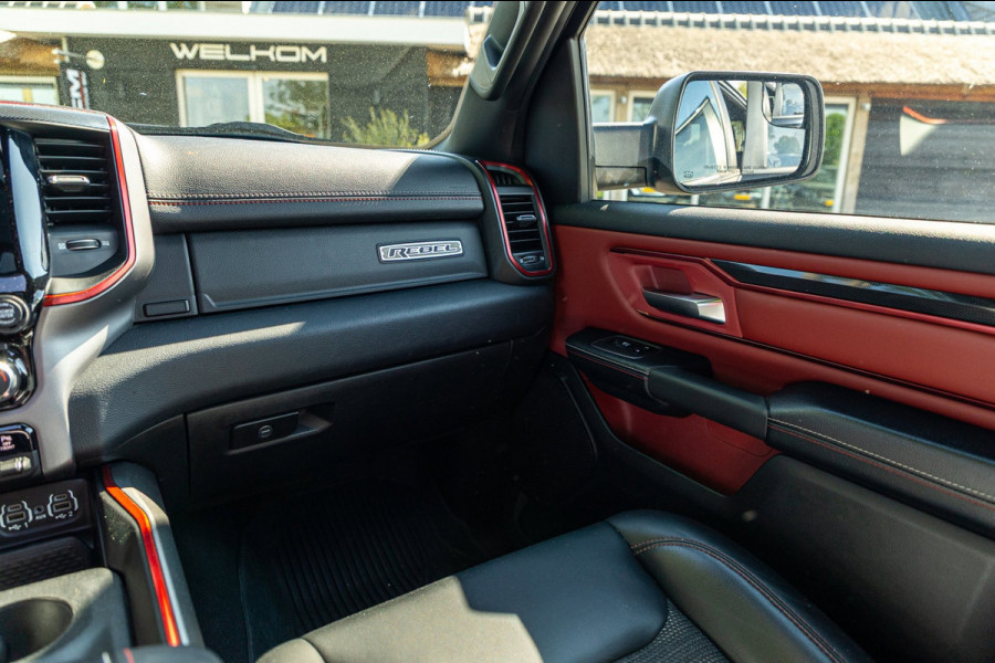 Dodge Ram 1500 5.7 V8 4x4 Crew Cab Rebel Panoramadak I Leder zwart rood I Camera I Nieuwe banden I LPG I Luchtvering I Trekhaak