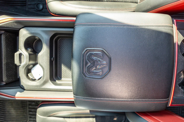 Dodge Ram 1500 5.7 V8 4x4 Crew Cab Rebel Panoramadak I Leder zwart rood I Camera I Nieuwe banden I LPG I Luchtvering I Trekhaak