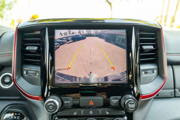 Dodge Ram 1500 5.7 V8 4x4 Crew Cab Rebel Panoramadak I Leder zwart rood I Camera I Nieuwe banden I LPG I Luchtvering I Trekhaak