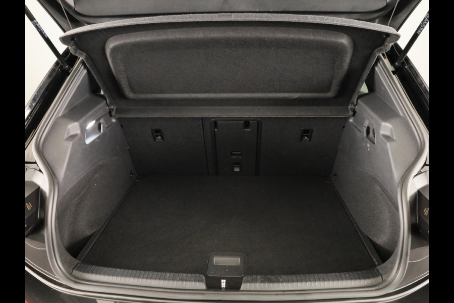 Volkswagen ID.3 Pro 58 kWh 204 pk | SOH 90% | Navigatie | Parkeersensoren | Achteruitrijcamera | Matrix LED koplampen | Stoelverwarming |