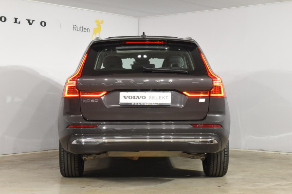 Volvo XC60 T6 350PK Automaat Plug-in Hybrid AWD Plus Bright / Navigatie / Elektrisch glazen schuif-kanteldak / Leren bekleding / Stuur & Stoelverwarming / Elektrische stoelen met geheugen / Elektrische achterklep / Cruise control