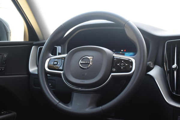 Volvo XC60 T6 350PK Automaat Plug-in Hybrid AWD Plus Bright / Navigatie / Elektrisch glazen schuif-kanteldak / Leren bekleding / Stuur & Stoelverwarming / Elektrische stoelen met geheugen / Elektrische achterklep / Cruise control