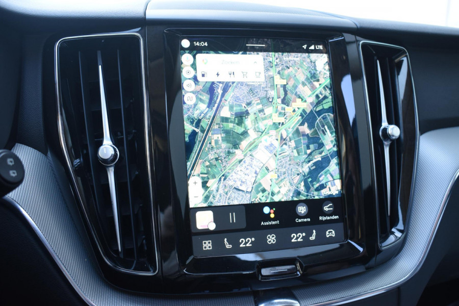 Volvo XC60 T6 350PK Automaat Plug-in Hybrid AWD Plus Bright / Navigatie / Elektrisch glazen schuif-kanteldak / Leren bekleding / Stuur & Stoelverwarming / Elektrische stoelen met geheugen / Elektrische achterklep / Cruise control