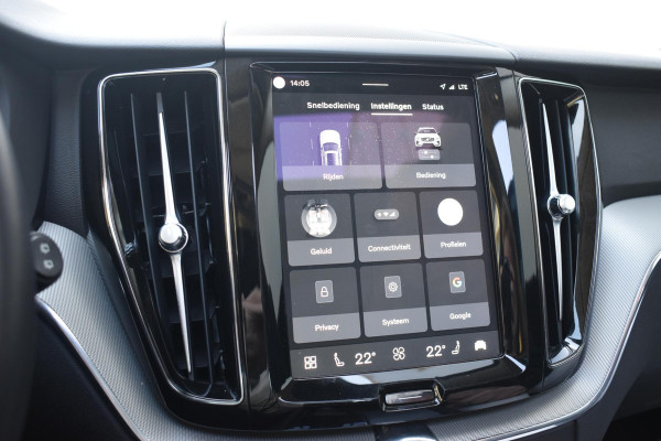 Volvo XC60 T6 350PK Automaat Plug-in Hybrid AWD Plus Bright / Navigatie / Elektrisch glazen schuif-kanteldak / Leren bekleding / Stuur & Stoelverwarming / Elektrische stoelen met geheugen / Elektrische achterklep / Cruise control