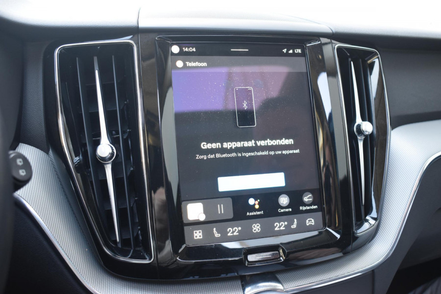 Volvo XC60 T6 350PK Automaat Plug-in Hybrid AWD Plus Bright / Navigatie / Elektrisch glazen schuif-kanteldak / Leren bekleding / Stuur & Stoelverwarming / Elektrische stoelen met geheugen / Elektrische achterklep / Cruise control