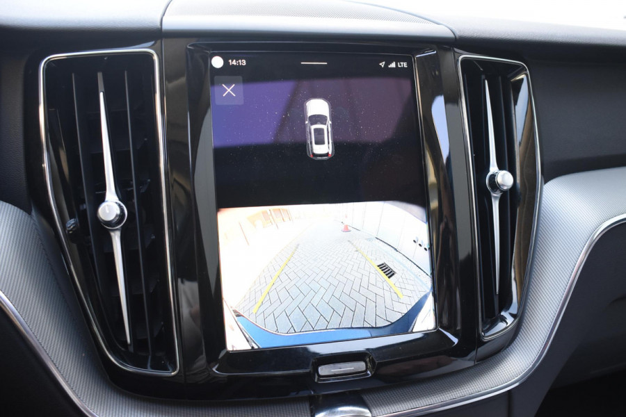 Volvo XC60 T6 350PK Automaat Plug-in Hybrid AWD Plus Bright / Navigatie / Elektrisch glazen schuif-kanteldak / Leren bekleding / Stuur & Stoelverwarming / Elektrische stoelen met geheugen / Elektrische achterklep / Cruise control