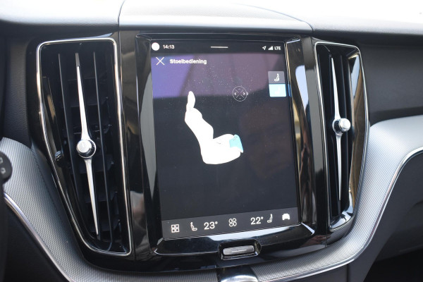 Volvo XC60 T6 350PK Automaat Plug-in Hybrid AWD Plus Bright / Navigatie / Elektrisch glazen schuif-kanteldak / Leren bekleding / Stuur & Stoelverwarming / Elektrische stoelen met geheugen / Elektrische achterklep / Cruise control