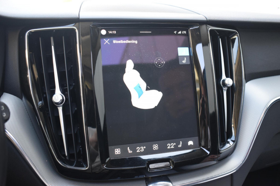 Volvo XC60 T6 350PK Automaat Plug-in Hybrid AWD Plus Bright / Navigatie / Elektrisch glazen schuif-kanteldak / Leren bekleding / Stuur & Stoelverwarming / Elektrische stoelen met geheugen / Elektrische achterklep / Cruise control