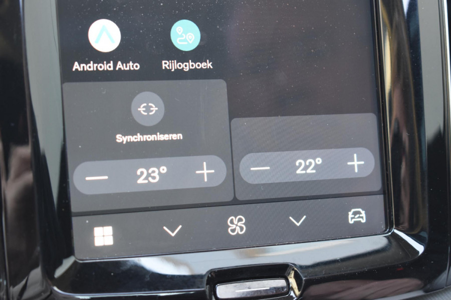 Volvo XC60 T6 350PK Automaat Plug-in Hybrid AWD Plus Bright / Navigatie / Elektrisch glazen schuif-kanteldak / Leren bekleding / Stuur & Stoelverwarming / Elektrische stoelen met geheugen / Elektrische achterklep / Cruise control