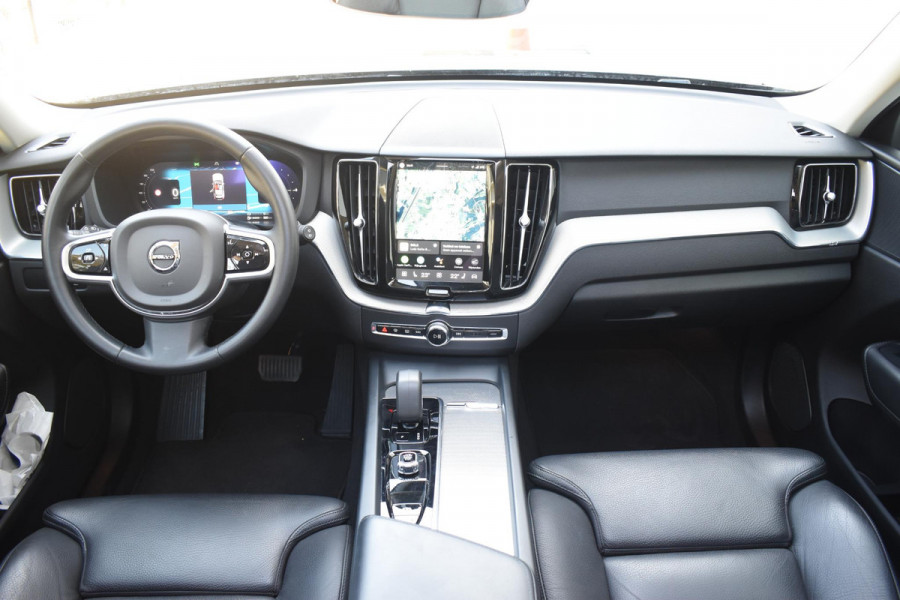 Volvo XC60 T6 350PK Automaat Plug-in Hybrid AWD Plus Bright / Navigatie / Elektrisch glazen schuif-kanteldak / Leren bekleding / Stuur & Stoelverwarming / Elektrische stoelen met geheugen / Elektrische achterklep / Cruise control