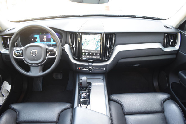 Volvo XC60 T6 350PK Automaat Plug-in Hybrid AWD Plus Bright / Navigatie / Elektrisch glazen schuif-kanteldak / Leren bekleding / Stuur & Stoelverwarming / Elektrische stoelen met geheugen / Elektrische achterklep / Cruise control