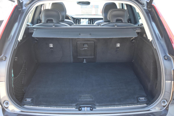 Volvo XC60 T6 350PK Automaat Plug-in Hybrid AWD Plus Bright / Navigatie / Elektrisch glazen schuif-kanteldak / Leren bekleding / Stuur & Stoelverwarming / Elektrische stoelen met geheugen / Elektrische achterklep / Cruise control