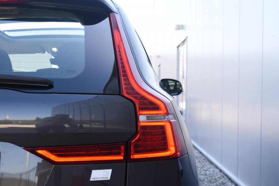 Volvo XC60 T6 350PK Automaat Plug-in Hybrid AWD Plus Bright / Navigatie / Elektrisch glazen schuif-kanteldak / Leren bekleding / Stuur & Stoelverwarming / Elektrische stoelen met geheugen / Elektrische achterklep / Cruise control