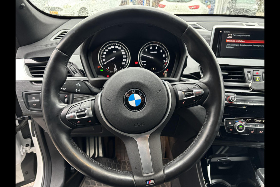 BMW X1 xDrive25e M Sport | 220 PK PHEV | Plug-in Hybride | M pakket | Trekhaak | 19 inch | Camera | Sportstoelen | Stoelverwarming | Adaptive Led | Individual dakhemel | Elektrische achterklep