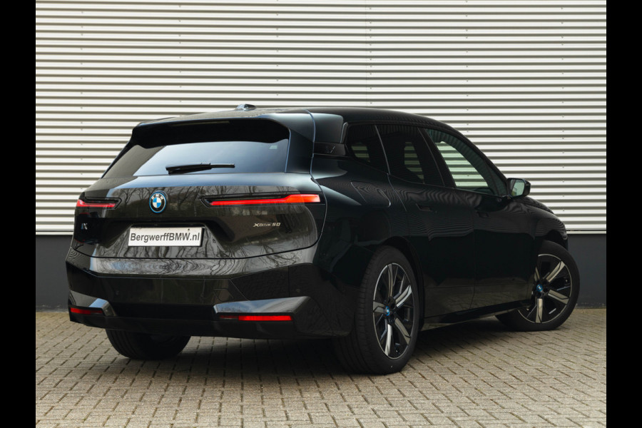 BMW iX xDrive50 - Luchtvering - Sportpakket - Driving + Parking Ass Prof