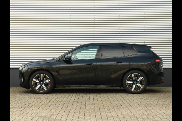 BMW iX xDrive50 - Luchtvering - Sportpakket - Driving + Parking Ass Prof