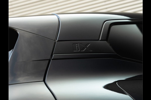 BMW iX xDrive50 - Luchtvering - Sportpakket - Driving + Parking Ass Prof