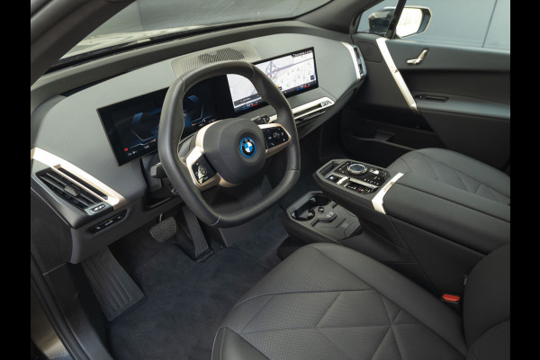 BMW iX xDrive50 - Luchtvering - Sportpakket - Driving + Parking Ass Prof