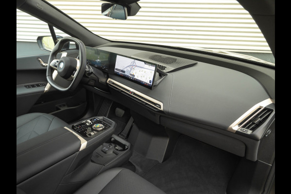 BMW iX xDrive50 - Luchtvering - Sportpakket - Driving + Parking Ass Prof