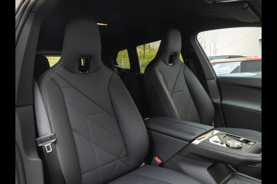 BMW iX xDrive50 - Luchtvering - Sportpakket - Driving + Parking Ass Prof