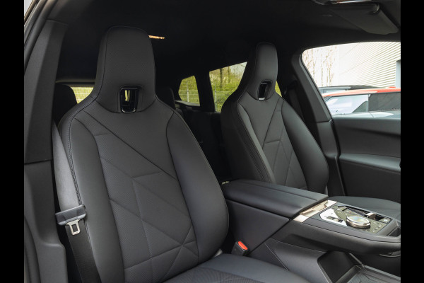BMW iX xDrive50 - Luchtvering - Sportpakket - Driving + Parking Ass Prof