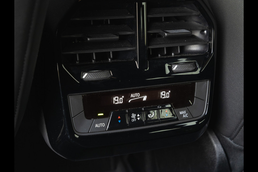 BMW iX xDrive50 - Luchtvering - Sportpakket - Driving + Parking Ass Prof