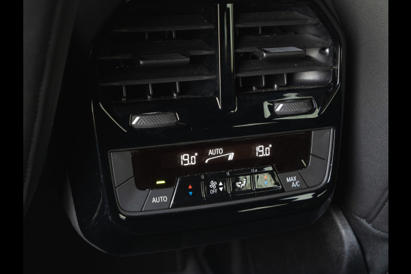 BMW iX xDrive50 - Luchtvering - Sportpakket - Driving + Parking Ass Prof