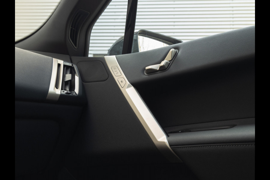BMW iX xDrive50 - Luchtvering - Sportpakket - Driving + Parking Ass Prof
