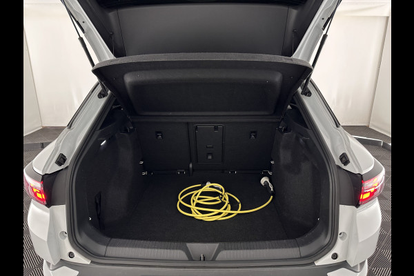Volkswagen ID.4 Business 77 kWh [ 3-Fase-11kW ] {SOH-83%} (INCL-BTW) *LEATHER-ARTVELOURS | ADAPTIVE-CRUISE | FULL-LED | HEATED-COMFORTSEATS | KEYLESS | CAMERA | DIGI-COCKPIT | DAB | NAVI-FULLMAP | PRIVACY-GLASS | ECC | PDC | TOWBAR | 19''ALU*