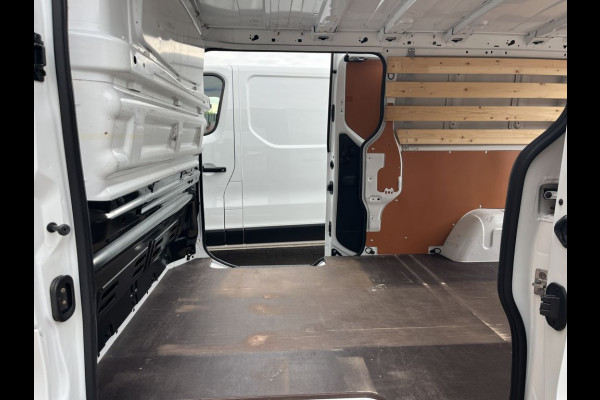Renault Trafic 2.0 dCi 120pk L2 Work Edition Lease €253p/m, 2x Schuifdeur, Trekhaak, Airco, Navi, PDC, Led, Cruise controle, Onderhoudshistorie aanwezig