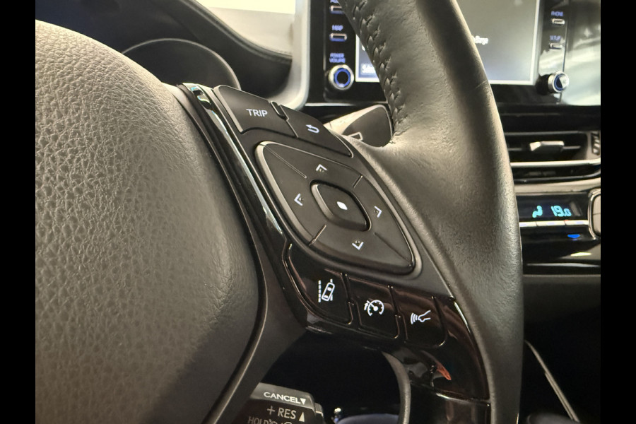 Toyota C-HR 1.8 Hybrid Dynamic Carplay ECC Privacy glass Keyless Go PDC !! 2e Pinksterdag geopend van 12:00 tot 17:00u !!