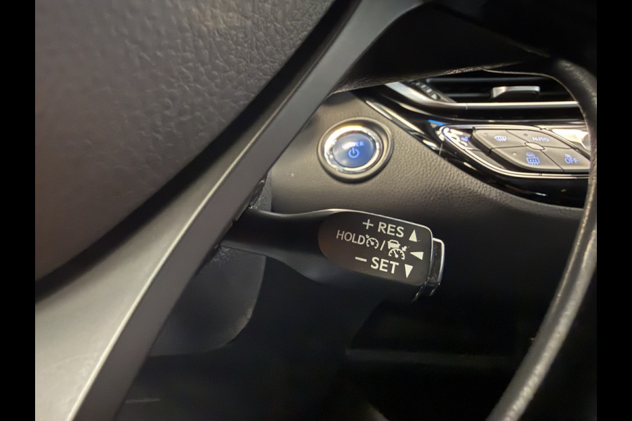 Toyota C-HR 1.8 Hybrid Dynamic Carplay ECC Privacy glass Keyless Go PDC !! 2e Pinksterdag geopend van 12:00 tot 17:00u !!