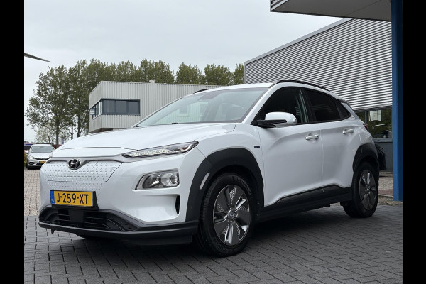 Hyundai Kona EV Fashion 64 kWh | 94,7% SOH | Trekhaak | Warmtepomp | Head-Up | 3Fase | Krell | Dodehoeksensoren | Camera |