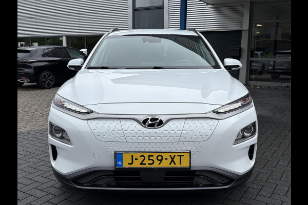 Hyundai Kona EV Fashion 64 kWh | 94,7% SOH | Trekhaak | Warmtepomp | Head-Up | 3Fase | Krell | Dodehoeksensoren | Camera |