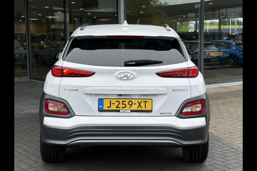 Hyundai Kona EV Fashion 64 kWh | 94,7% SOH | Trekhaak | Warmtepomp | Head-Up | 3Fase | Krell | Dodehoeksensoren | Camera |