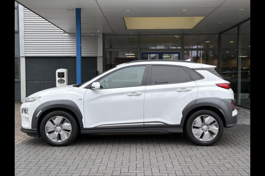 Hyundai Kona EV Fashion 64 kWh | 94,7% SOH | Trekhaak | Warmtepomp | Head-Up | 3Fase | Krell | Dodehoeksensoren | Camera |