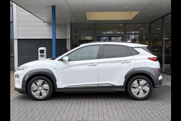 Hyundai Kona EV Fashion 64 kWh | 94,7% SOH | Trekhaak | Warmtepomp | Head-Up | 3Fase | Krell | Dodehoeksensoren | Camera |