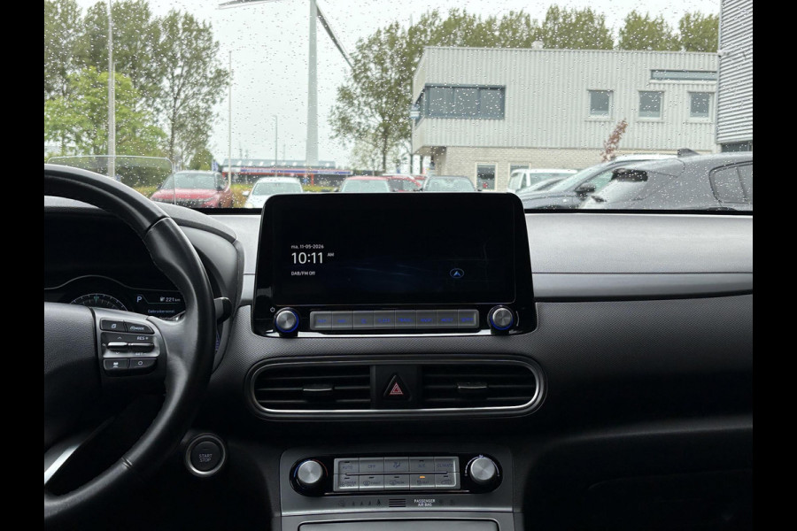 Hyundai Kona EV Fashion 64 kWh | 94,7% SOH | Trekhaak | Warmtepomp | Head-Up | 3Fase | Krell | Dodehoeksensoren | Camera |