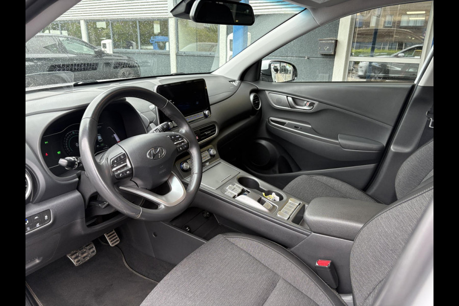 Hyundai Kona EV Fashion 64 kWh | 94,7% SOH | Trekhaak | Warmtepomp | Head-Up | 3Fase | Krell | Dodehoeksensoren | Camera |